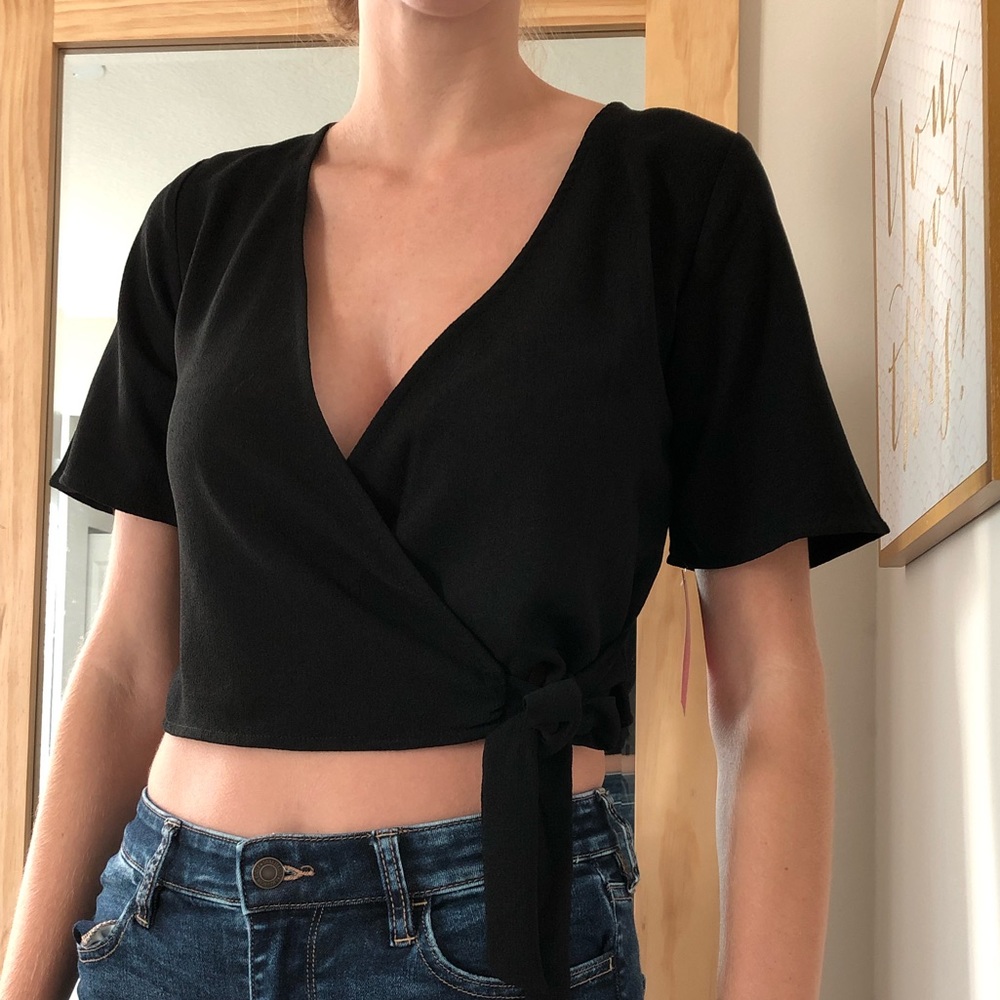 Wrap tie top